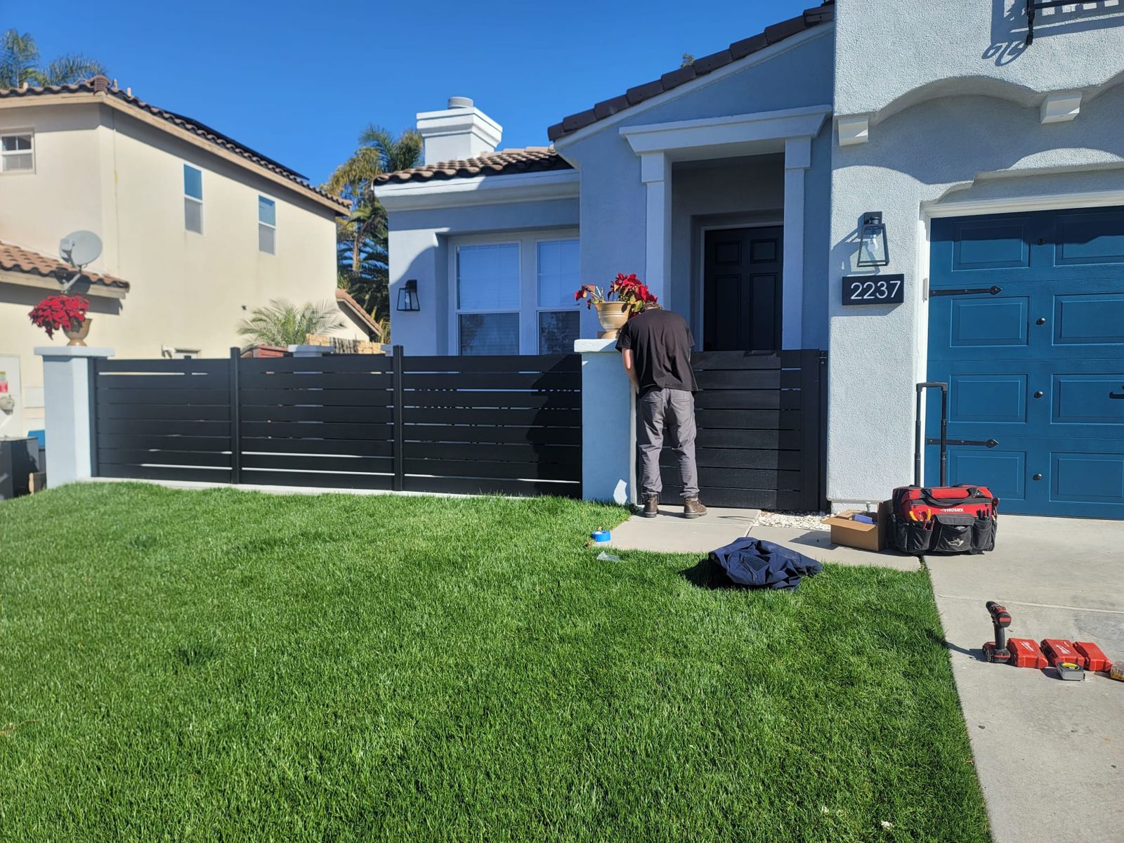 AER installer fitting a horizontal front-yard fence and walk gate